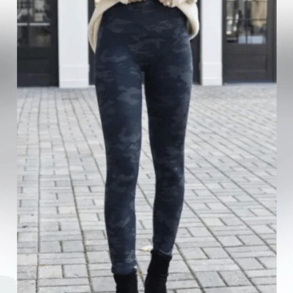 Spanx look at me now black camo leggings, L